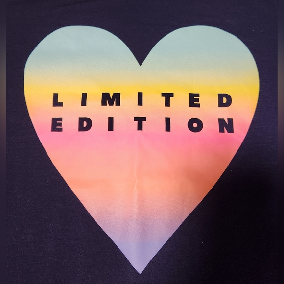 Gap "Limited Edition" Shirt - Picture 2 of 5